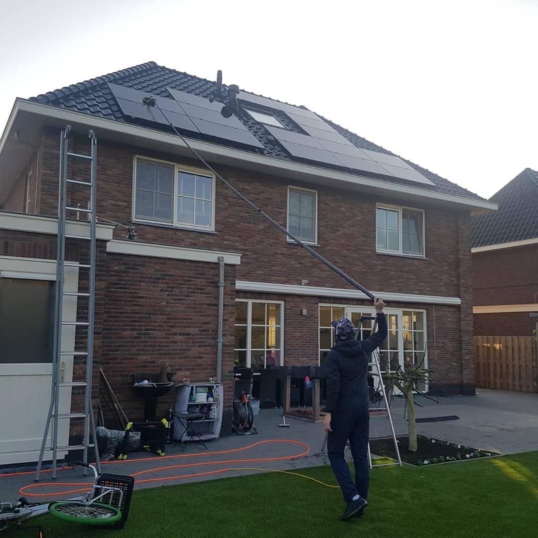 Zonnepanelen reiniging in actie